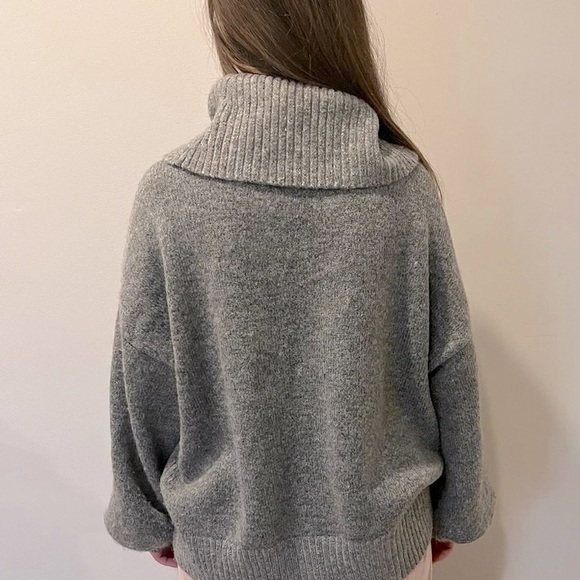 Small cowl neck oversized turtleneck warm gray express X negin mirsalehi sweater - Picture 3 of 10